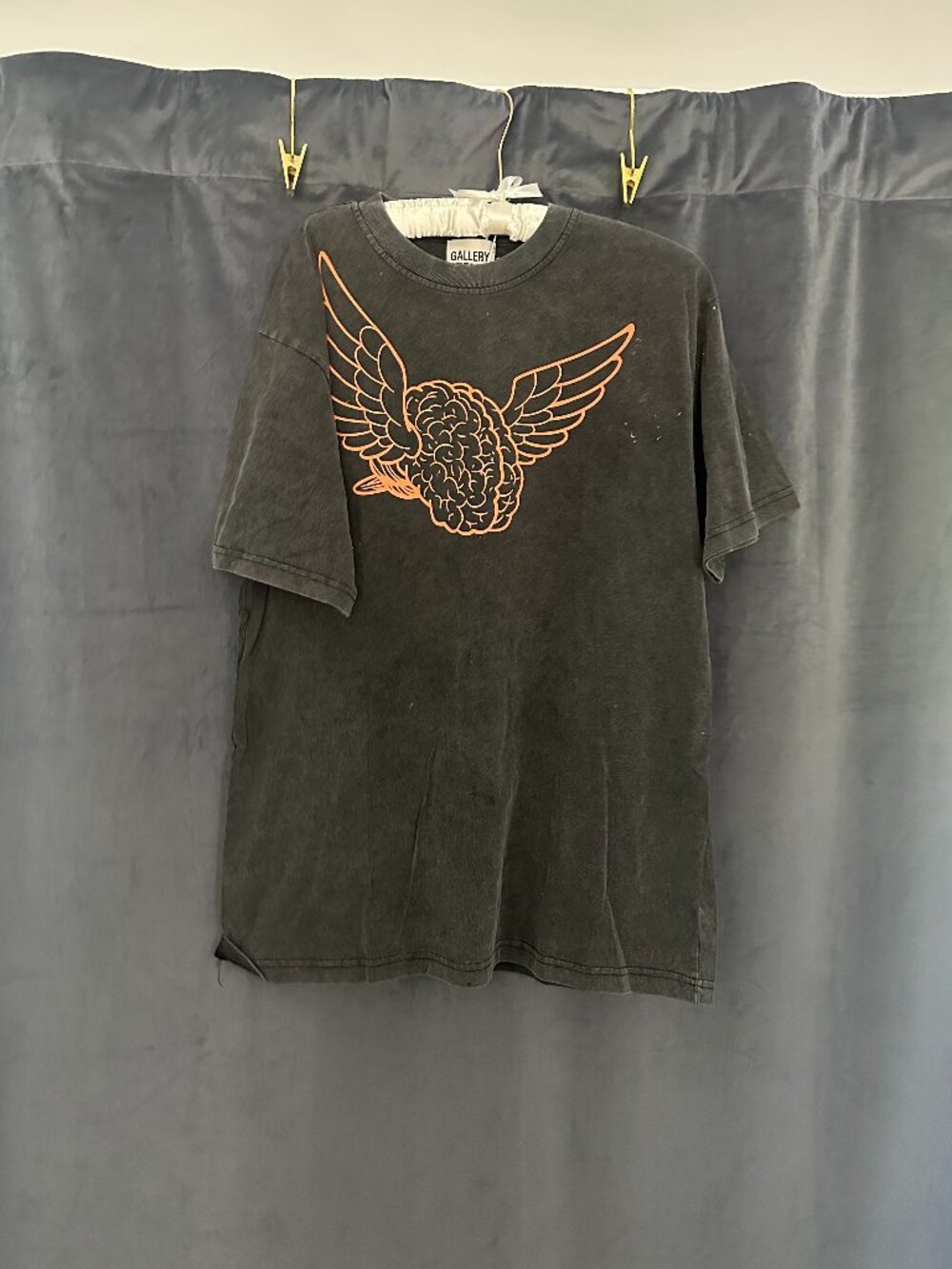 Gallery Dept Graphic T  Size L NWT